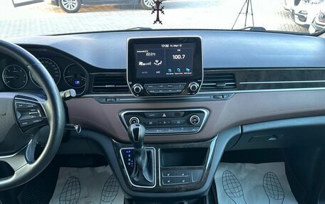 Hyundai Grand Starex Grand Starex I рестайлинг 2, 2018 год, 3 700 000 рублей, 9 фотография