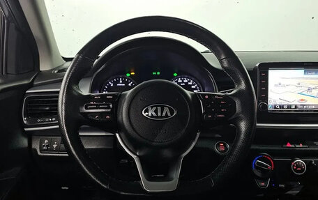 KIA Stonic, 2022 год, 1 621 000 рублей, 10 фотография