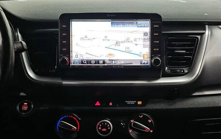 KIA Stonic, 2022 год, 1 621 000 рублей, 11 фотография