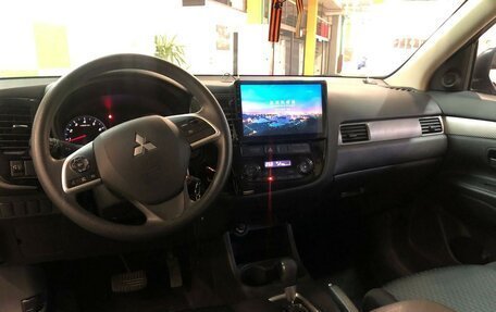 Mitsubishi Outlander III рестайлинг 3, 2012 год, 970 000 рублей, 6 фотография