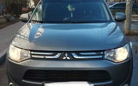 Mitsubishi Outlander III рестайлинг 3, 2012 год, 970 000 рублей, 14 фотография