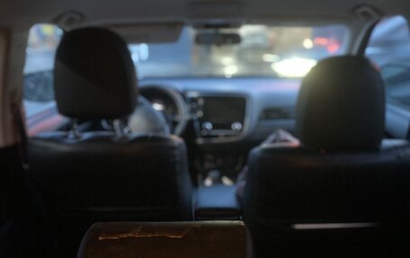 Mitsubishi Outlander III рестайлинг 3, 2022 год, 3 500 000 рублей, 14 фотография