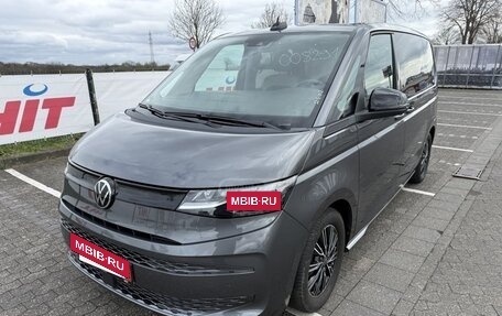 Volkswagen Multivan, 2022 год, 5 350 000 рублей, 10 фотография