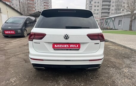 Volkswagen Tiguan II, 2019 год, 3 650 000 рублей, 3 фотография