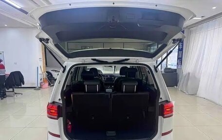 Volkswagen Touran III, 2022 год, 1 960 000 рублей, 6 фотография