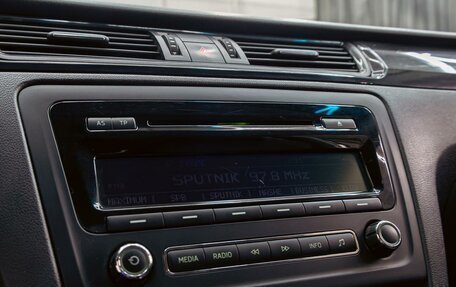 Skoda Rapid I, 2015 год, 995 000 рублей, 14 фотография