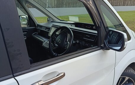 Honda Stepwgn IV, 2016 год, 1 850 000 рублей, 6 фотография