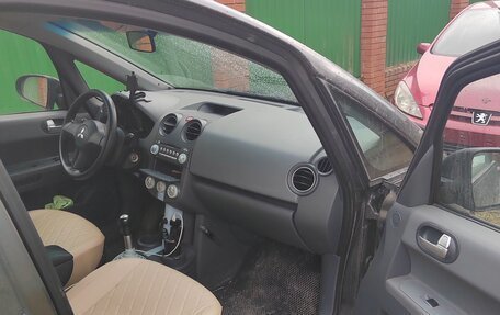 Mitsubishi Colt VI рестайлинг, 2005 год, 210 000 рублей, 2 фотография