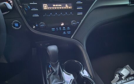 Toyota Camry, 2021 год, 1 880 000 рублей, 10 фотография