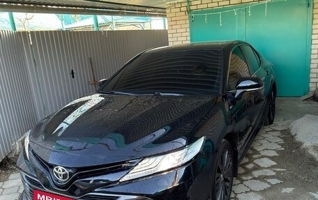 Toyota Camry, 2021 год, 1 880 000 рублей, 2 фотография