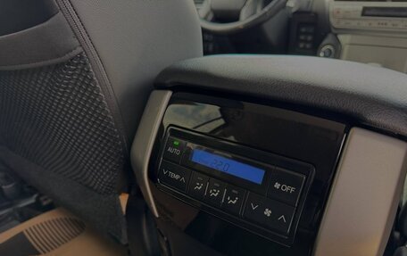 Toyota Land Cruiser Prado 150 рестайлинг 2, 2018 год, 5 250 000 рублей, 15 фотография