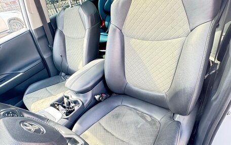 Toyota RAV4, 2024 год, 3 850 000 рублей, 6 фотография