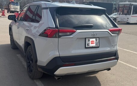 Toyota RAV4, 2024 год, 3 850 000 рублей, 3 фотография