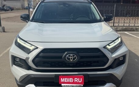 Toyota RAV4, 2024 год, 3 850 000 рублей, 2 фотография