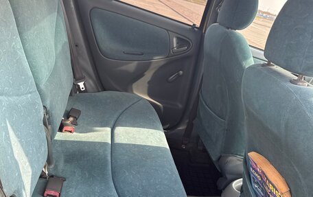 Toyota Yaris I рестайлинг, 2000 год, 340 000 рублей, 13 фотография