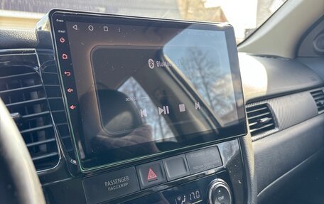 Mitsubishi Outlander III рестайлинг 3, 2014 год, 1 450 000 рублей, 2 фотография