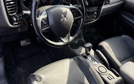 Mitsubishi Outlander III рестайлинг 3, 2014 год, 1 450 000 рублей, 4 фотография