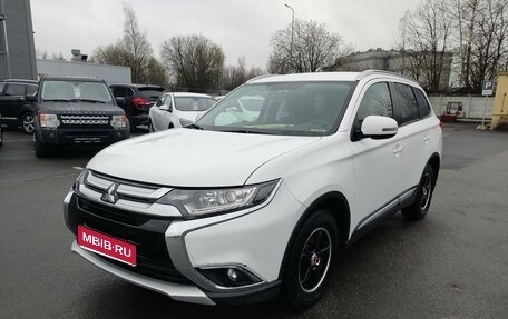 Mitsubishi Outlander III рестайлинг 3, 2018 год, 1 999 000 рублей, 1 фотография