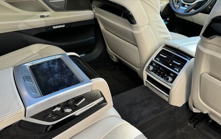 BMW 7 серия, 2018 год, 3 990 000 рублей, 26 фотография