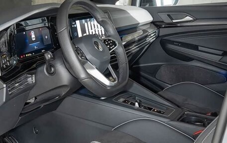 Volkswagen Golf VIII, 2022 год, 2 090 000 рублей, 16 фотография