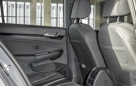 Volkswagen Golf VIII, 2022 год, 2 090 000 рублей, 18 фотография