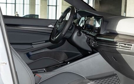 Volkswagen Golf VIII, 2022 год, 2 090 000 рублей, 19 фотография