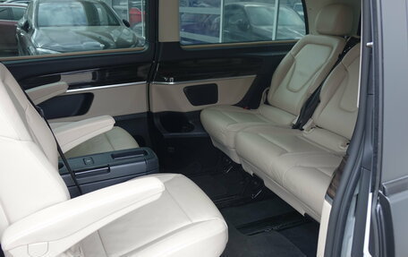 Mercedes-Benz V-Класс, 2019 год, 4 300 000 рублей, 18 фотография