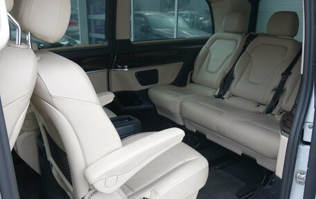 Mercedes-Benz V-Класс, 2019 год, 4 300 000 рублей, 17 фотография