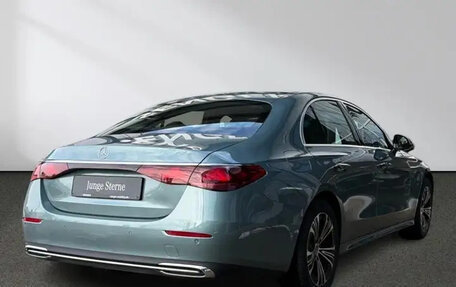 Mercedes-Benz E-Класс, 2023 год, 6 200 000 рублей, 3 фотография