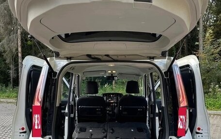 Toyota Roomy I, 2022 год, 1 050 000 рублей, 5 фотография