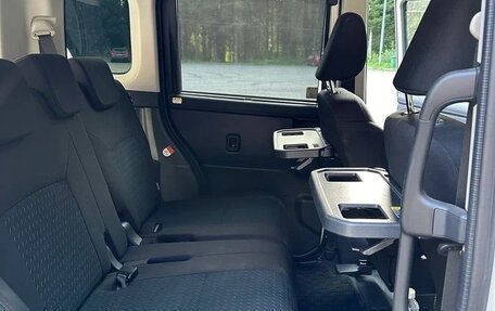 Toyota Roomy I, 2022 год, 1 050 000 рублей, 20 фотография