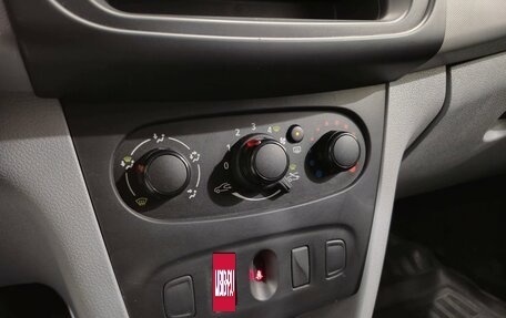 Renault Logan II, 2014 год, 560 000 рублей, 17 фотография