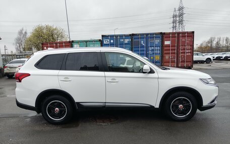 Mitsubishi Outlander III рестайлинг 3, 2018 год, 1 999 000 рублей, 4 фотография