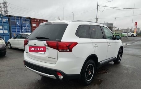 Mitsubishi Outlander III рестайлинг 3, 2018 год, 1 999 000 рублей, 5 фотография