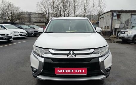Mitsubishi Outlander III рестайлинг 3, 2018 год, 1 999 000 рублей, 2 фотография