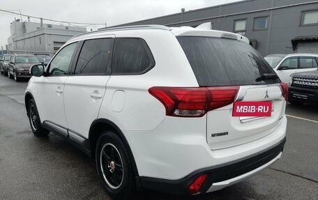 Mitsubishi Outlander III рестайлинг 3, 2018 год, 1 999 000 рублей, 7 фотография