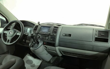 Volkswagen Caravelle T5, 2013 год, 1 880 000 рублей, 12 фотография