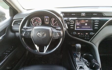 Toyota Camry, 2019 год, 2 350 000 рублей, 16 фотография