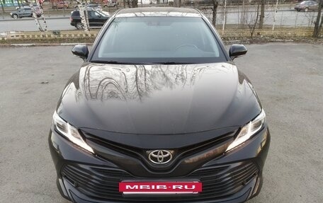 Toyota Camry, 2019 год, 2 350 000 рублей, 14 фотография