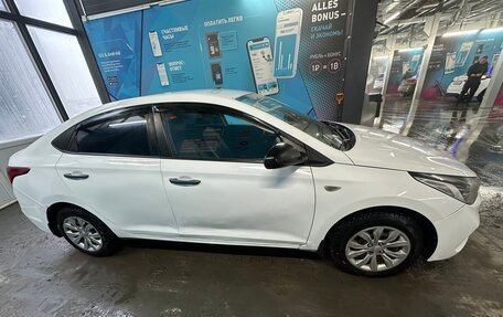 Hyundai Solaris II рестайлинг, 2018 год, 850 000 рублей, 3 фотография