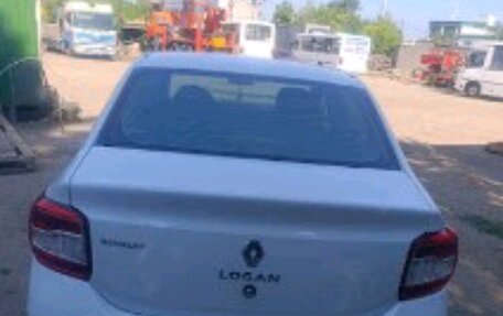 Renault Logan II, 2015 год, 745 000 рублей, 10 фотография