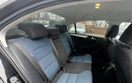 Volkswagen Jetta VI, 2013 год, 1 250 000 рублей, 2 фотография