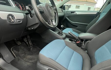 Volkswagen Jetta VI, 2013 год, 1 250 000 рублей, 20 фотография