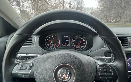 Volkswagen Jetta VI, 2013 год, 1 250 000 рублей, 28 фотография