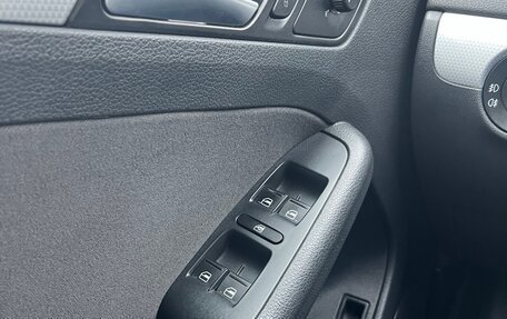 Volkswagen Jetta VI, 2013 год, 1 250 000 рублей, 24 фотография