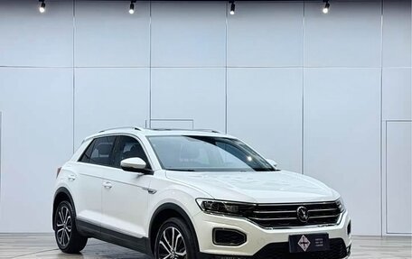 Volkswagen T-Roc I, 2022 год, 1 720 000 рублей, 1 фотография