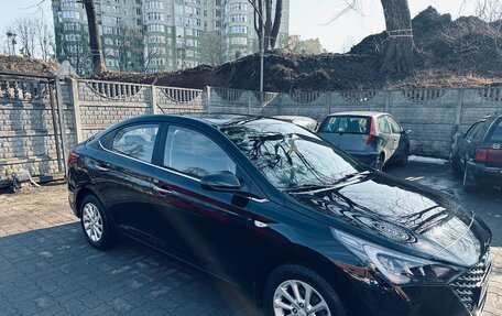 Hyundai Solaris II рестайлинг, 2021 год, 1 950 000 рублей, 2 фотография