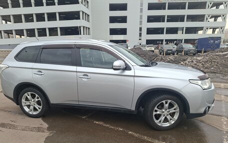 Mitsubishi Outlander III рестайлинг 3, 2014 год, 1 750 000 рублей, 5 фотография