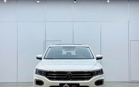 Volkswagen T-Roc I, 2022 год, 1 720 000 рублей, 2 фотография