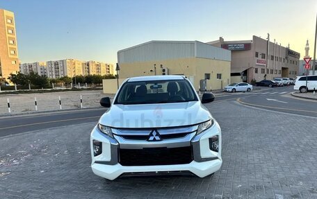 Mitsubishi L200 IV рестайлинг, 2023 год, 3 180 000 рублей, 2 фотография